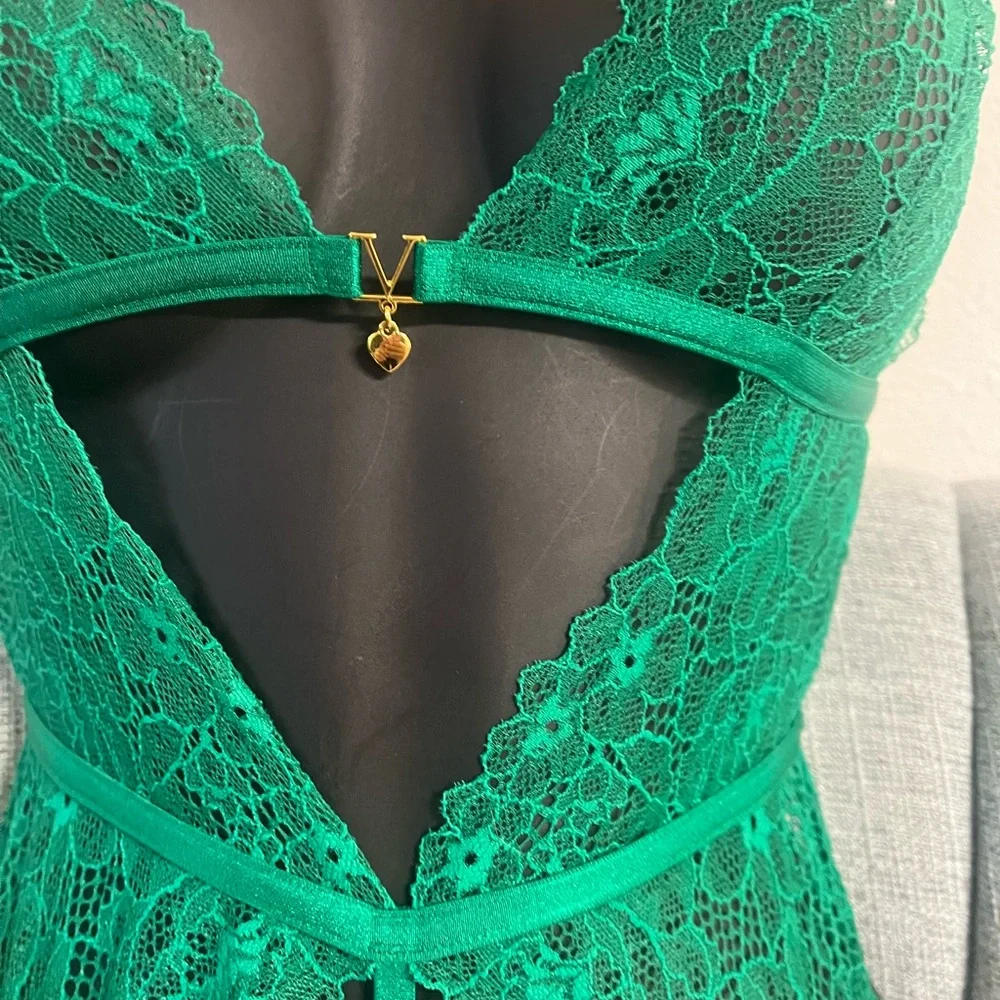 Elegant Green Lace Bodysuit - Picture 2 of 3